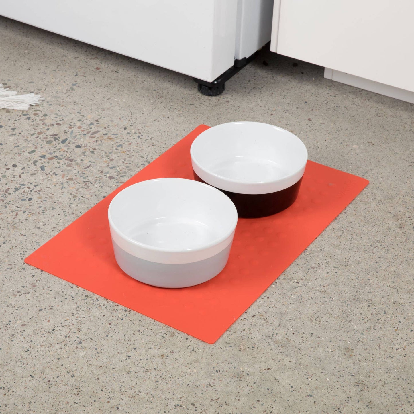 Waggo - Bubbles Dog Placemat: Cherry