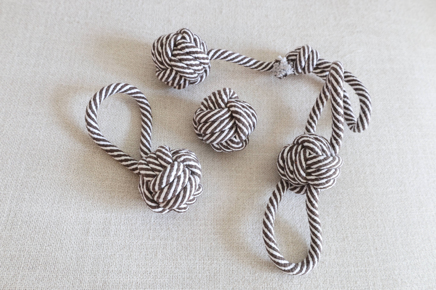 Monli Pet Toys - Black and White Rope Tug-War Toy For Small/ Medium Dogs: Tug Ball